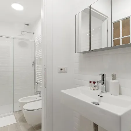 Guesthost - Patio Varesina Διαμέρισμα *